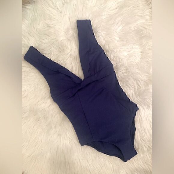 NWT Vitamin A ‘Aria’ One-Piece BioSculpt Swimsuit Size S (6) - Picture 3 of 10